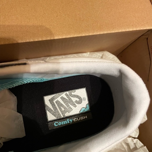 Vans - Picture 4 of 4